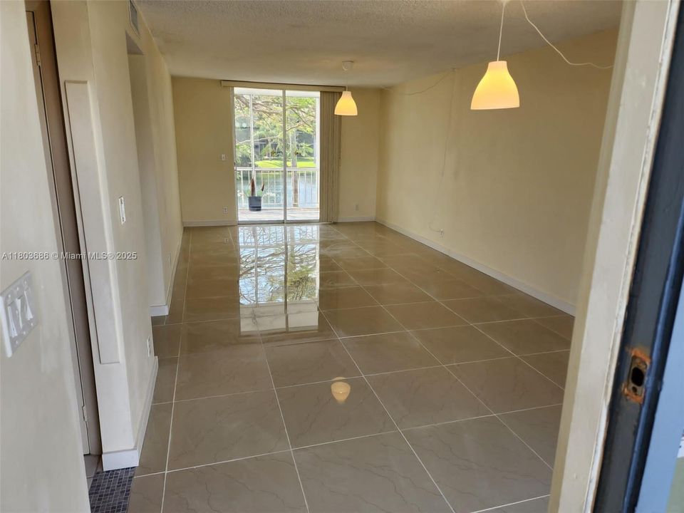 最近租的: $1,700 (2 贝兹, 2 浴室, 1040 平方英尺)