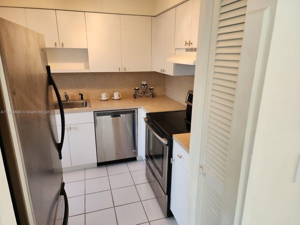 最近租的: $1,700 (2 贝兹, 2 浴室, 1040 平方英尺)