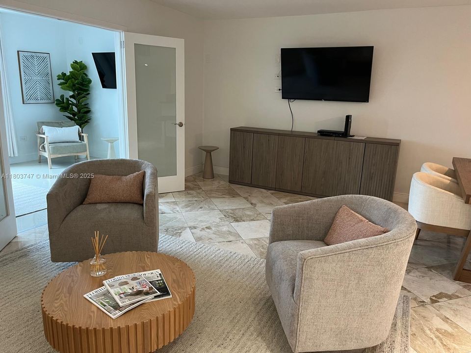 For Sale: $750,000 (1 beds, 1 baths, 760 Square Feet)