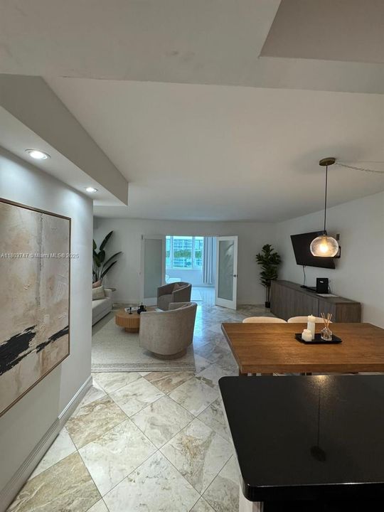 For Sale: $750,000 (1 beds, 1 baths, 760 Square Feet)