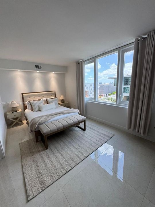 For Sale: $750,000 (1 beds, 1 baths, 760 Square Feet)