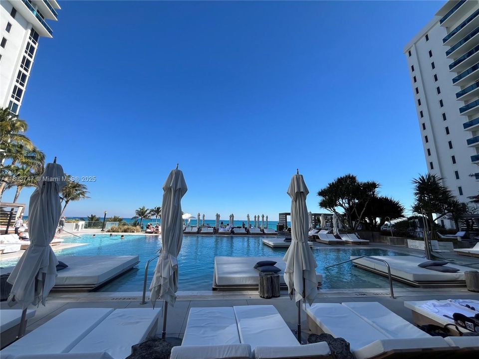 For Sale: $750,000 (1 beds, 1 baths, 760 Square Feet)