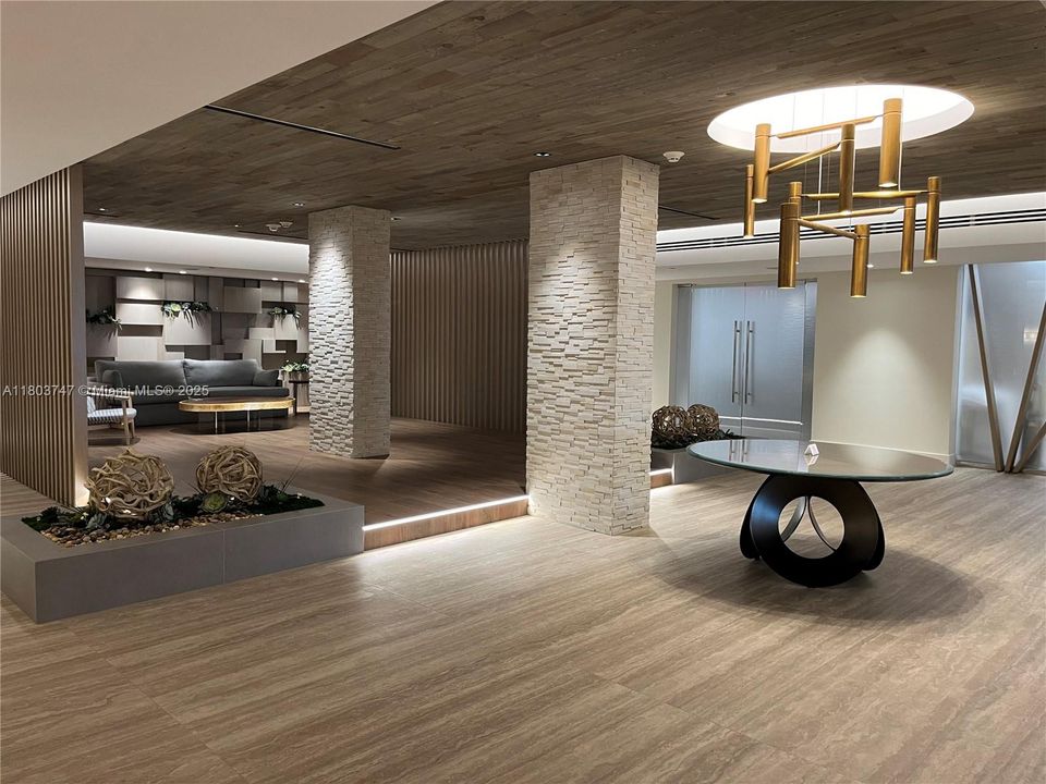 For Sale: $750,000 (1 beds, 1 baths, 760 Square Feet)