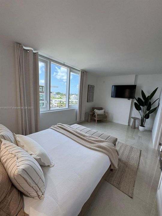 For Sale: $750,000 (1 beds, 1 baths, 760 Square Feet)