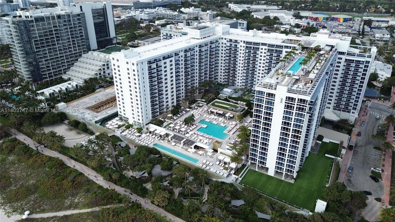 For Sale: $750,000 (1 beds, 1 baths, 760 Square Feet)