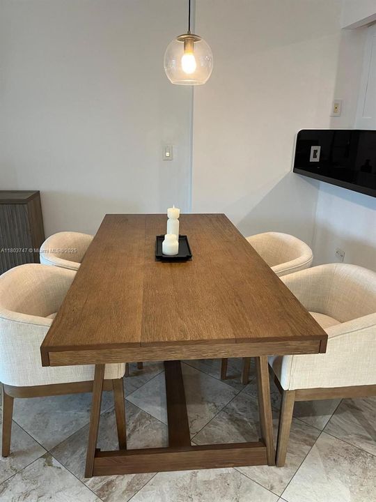 For Sale: $750,000 (1 beds, 1 baths, 760 Square Feet)