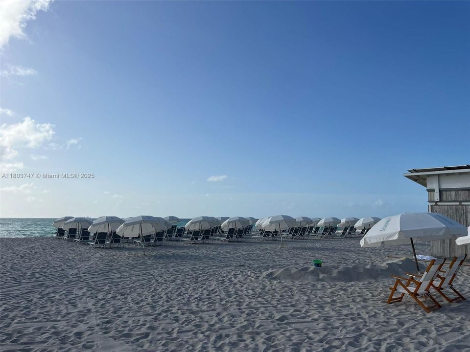 For Sale: $750,000 (1 beds, 1 baths, 760 Square Feet)