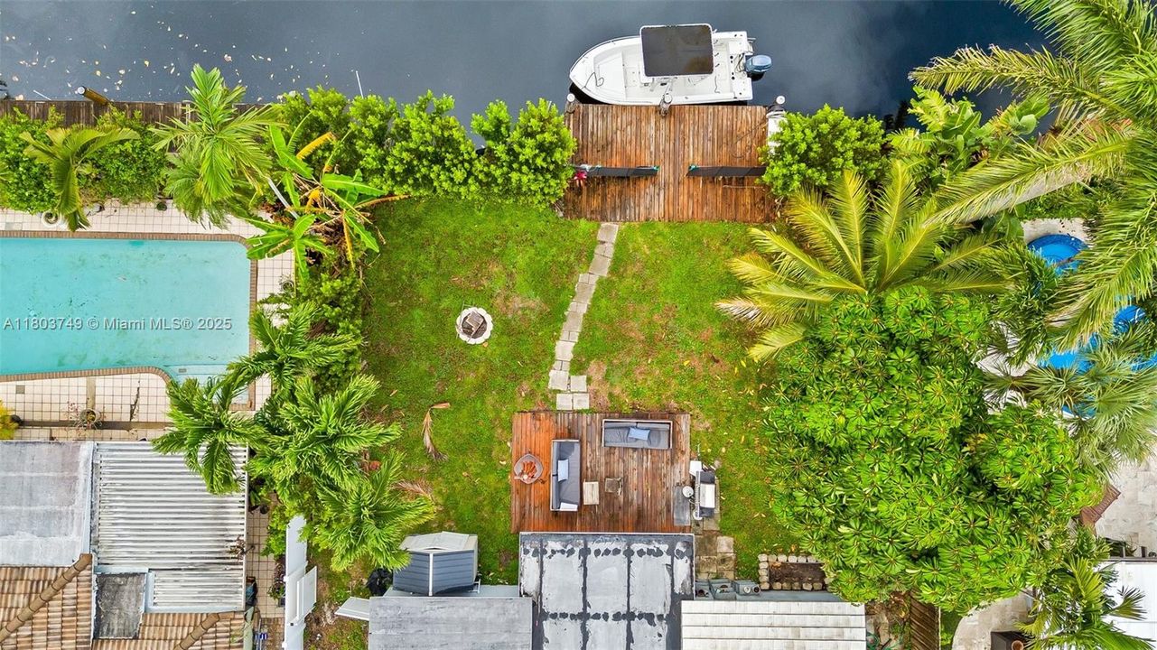 Recently Sold: $925,000 (3 beds, 3 baths, 1402 Square Feet)