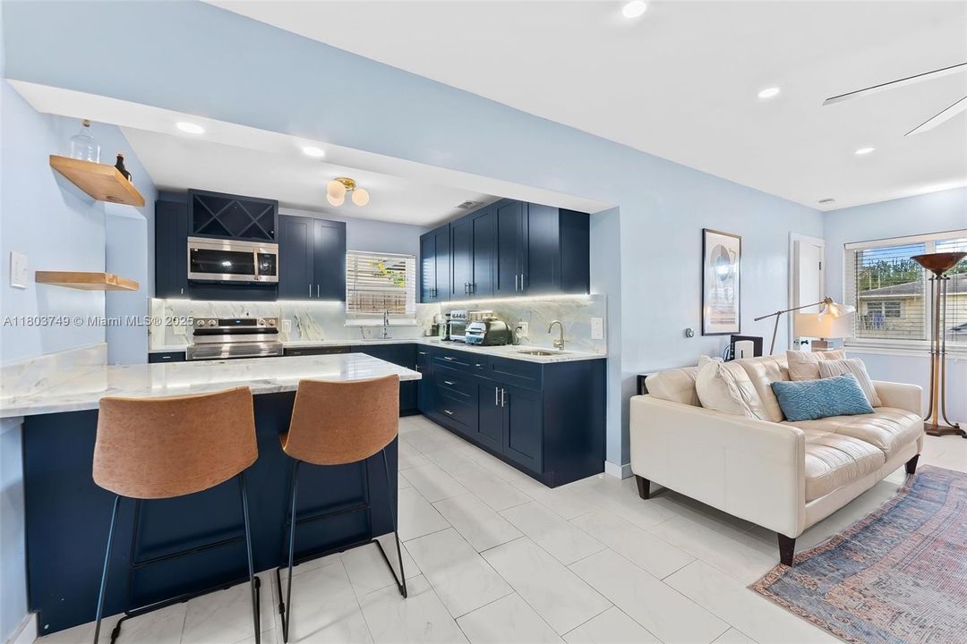 Recently Sold: $925,000 (3 beds, 3 baths, 1402 Square Feet)