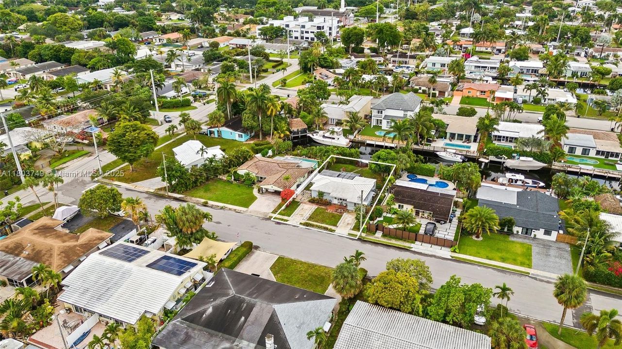 Recently Sold: $925,000 (3 beds, 3 baths, 1402 Square Feet)