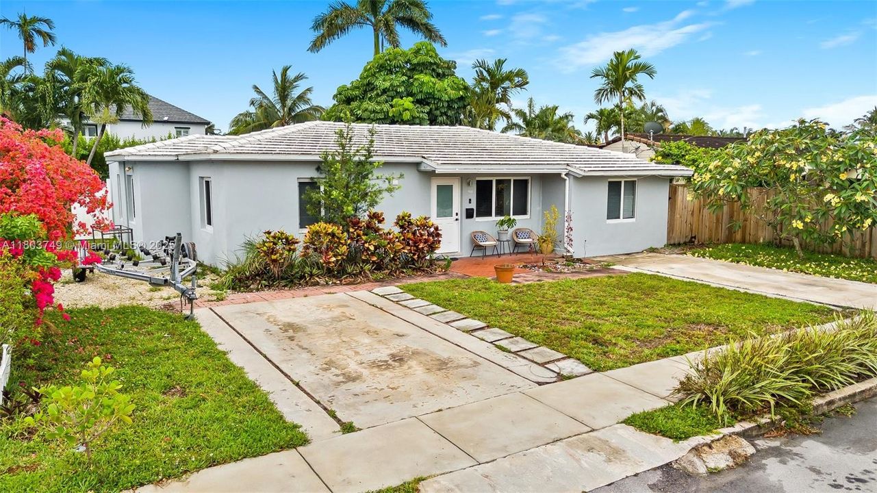 Recently Sold: $925,000 (3 beds, 3 baths, 1402 Square Feet)