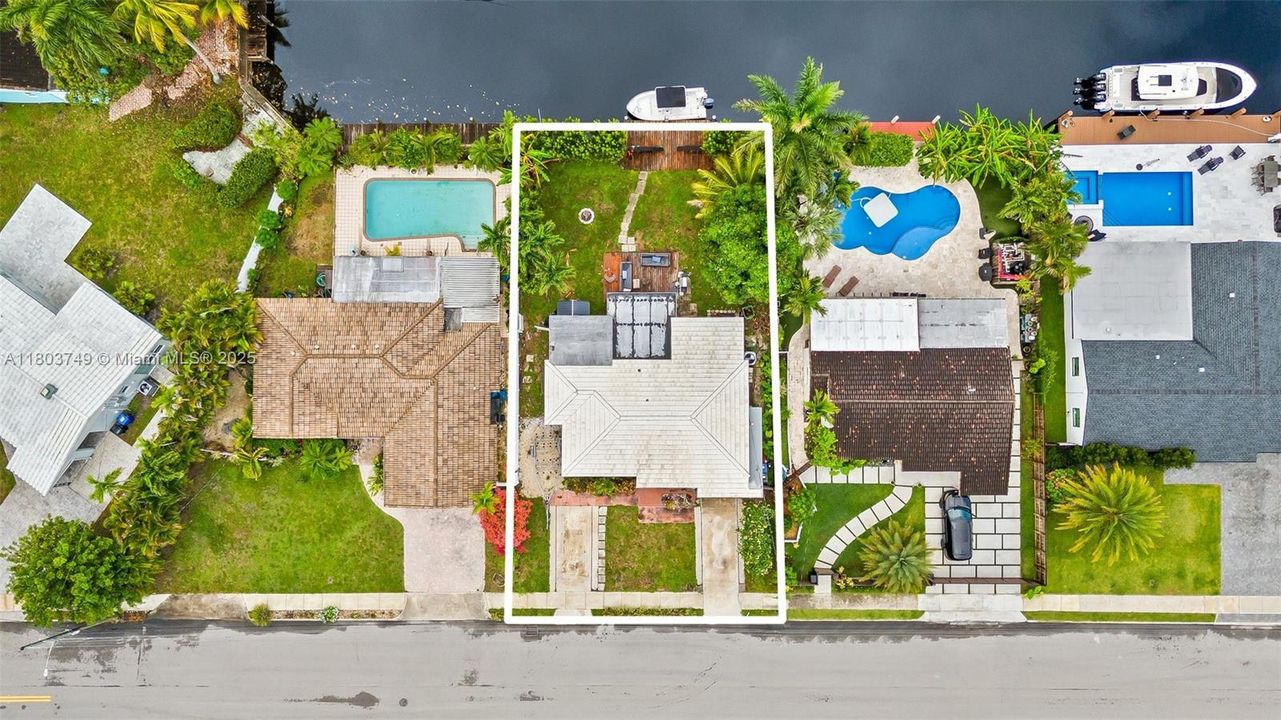 Recently Sold: $925,000 (3 beds, 3 baths, 1402 Square Feet)