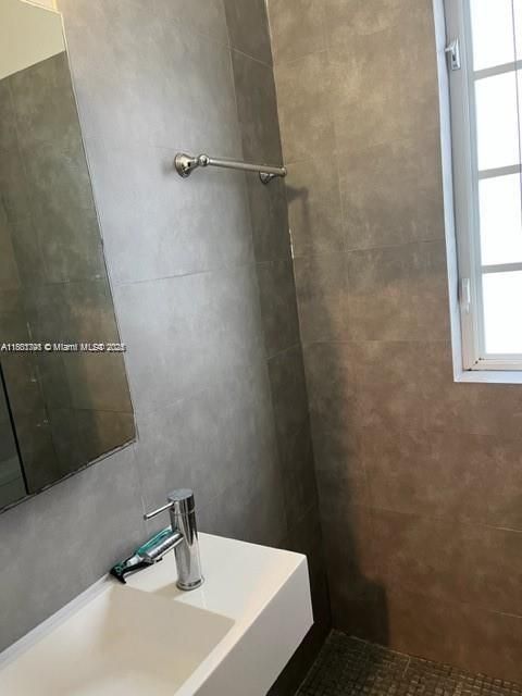 Active With Contract: $219,900 (0 beds, 1 baths, 446 Square Feet)