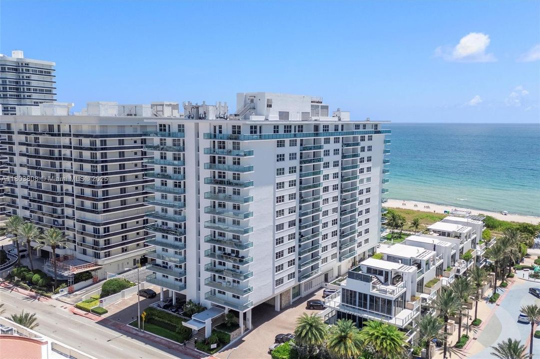 For Sale: $599,999 (1 beds, 1 baths, 929 Square Feet)