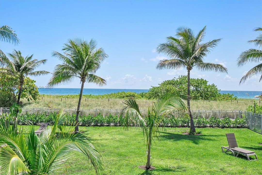 For Sale: $599,999 (1 beds, 1 baths, 929 Square Feet)