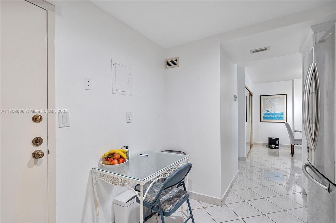 For Sale: $599,999 (1 beds, 1 baths, 929 Square Feet)