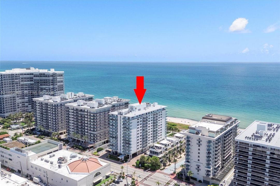For Sale: $575,000 (1 beds, 1 baths, 929 Square Feet)