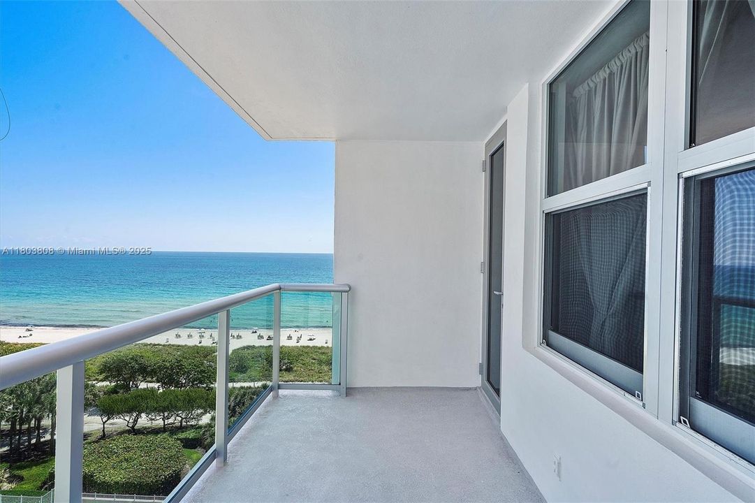 For Sale: $599,999 (1 beds, 1 baths, 929 Square Feet)