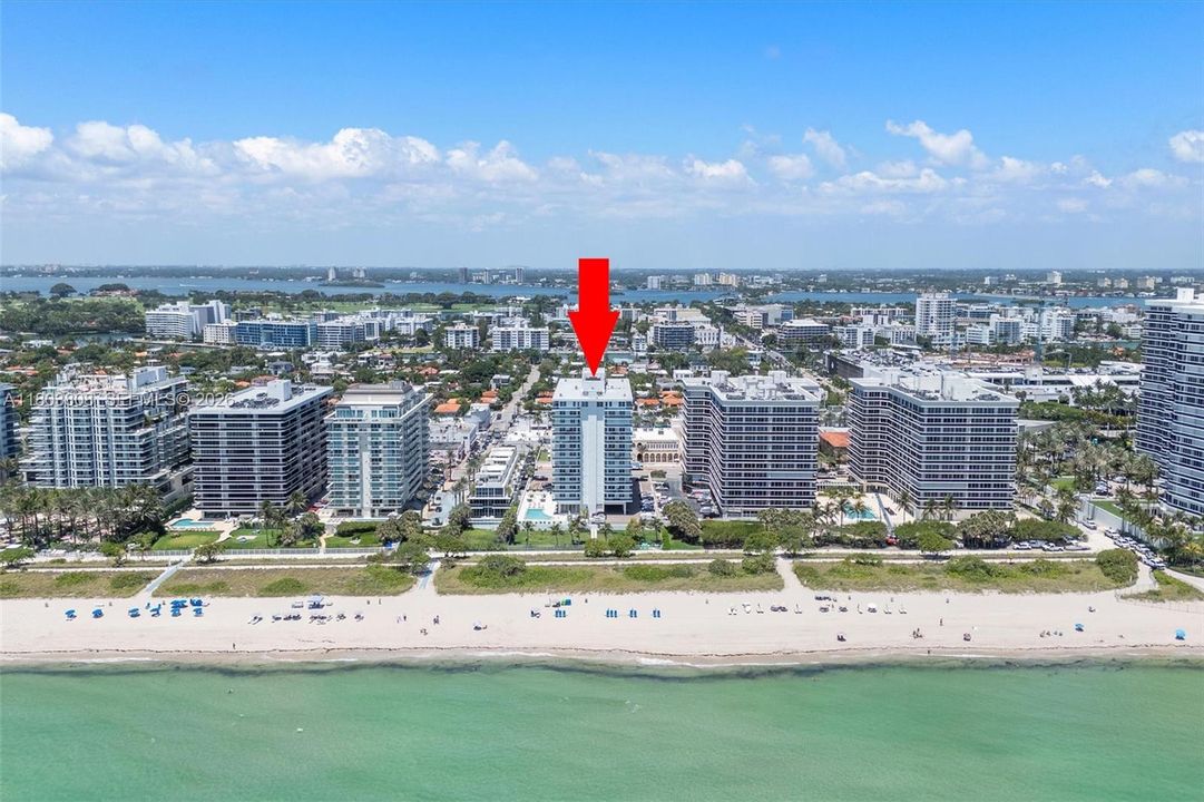 For Sale: $575,000 (1 beds, 1 baths, 929 Square Feet)
