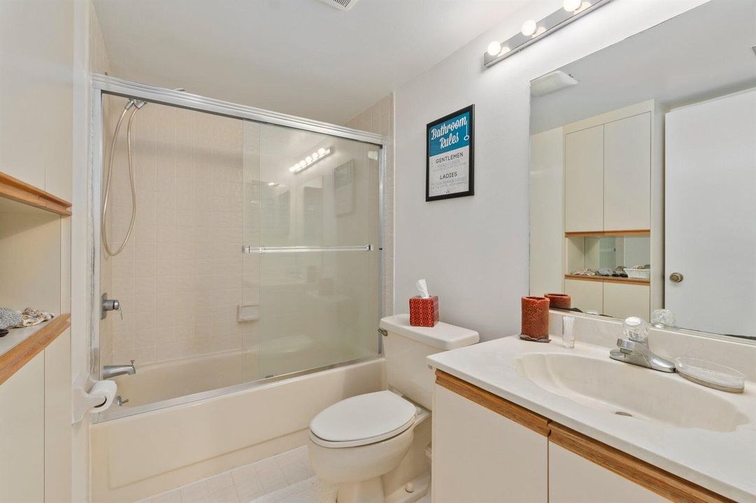 2nd Bathroom