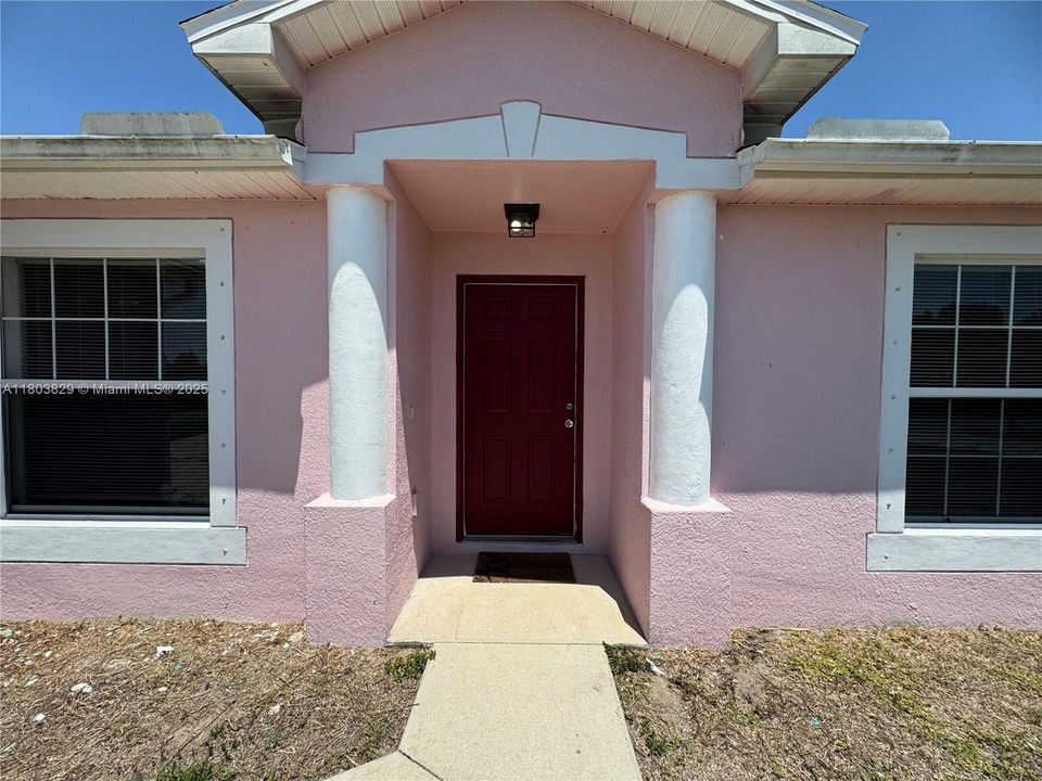 Recently Rented: $1,700 (3 beds, 2 baths, 0 Square Feet)