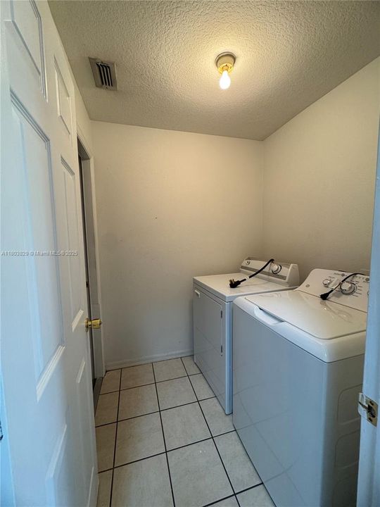 Recently Rented: $1,700 (3 beds, 2 baths, 0 Square Feet)