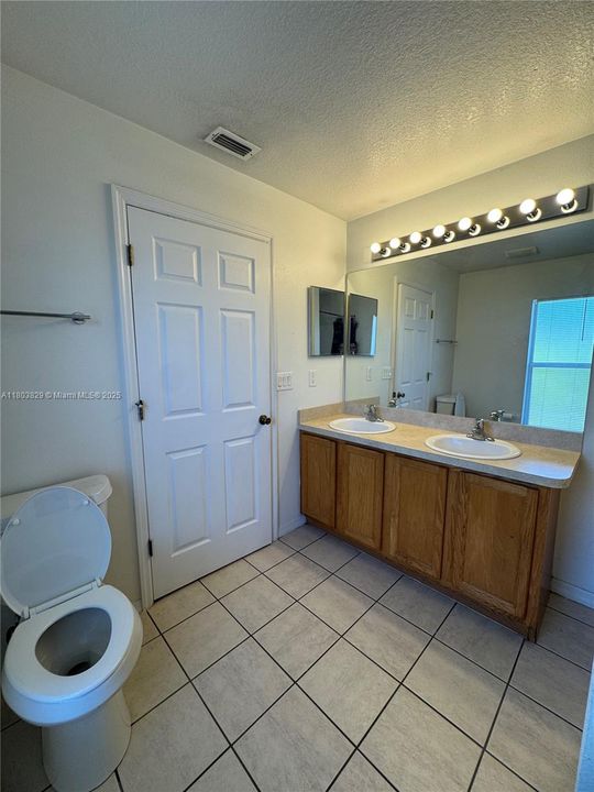 Recently Rented: $1,700 (3 beds, 2 baths, 0 Square Feet)