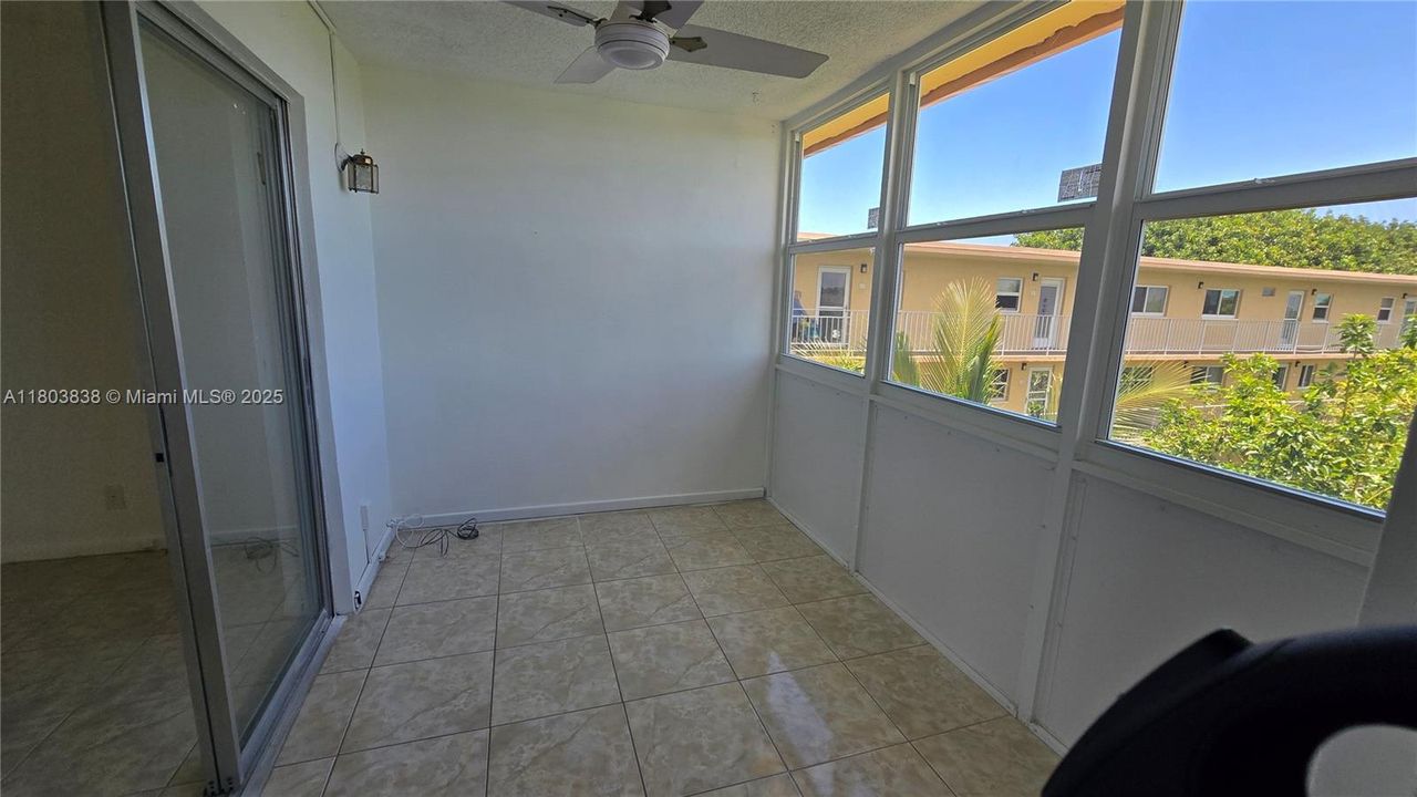 Active With Contract: $79,900 (1 beds, 1 baths, 754 Square Feet)