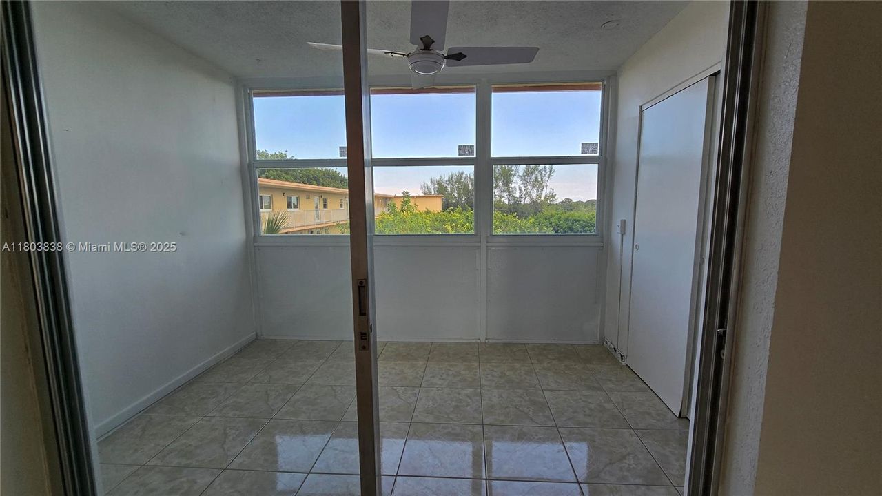Active With Contract: $79,900 (1 beds, 1 baths, 754 Square Feet)
