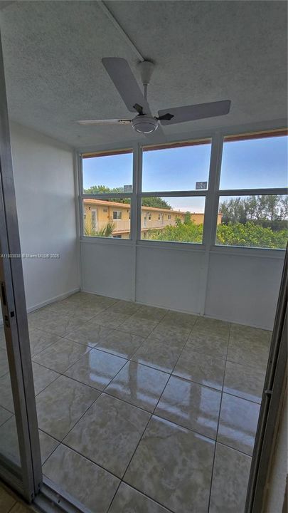 Active With Contract: $79,900 (1 beds, 1 baths, 754 Square Feet)