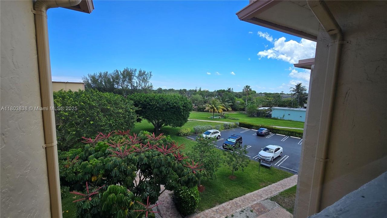 Active With Contract: $79,900 (1 beds, 1 baths, 754 Square Feet)