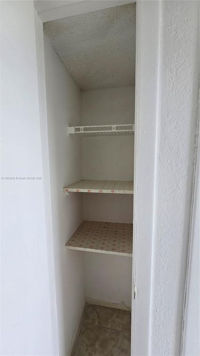 Active With Contract: $79,900 (1 beds, 1 baths, 754 Square Feet)