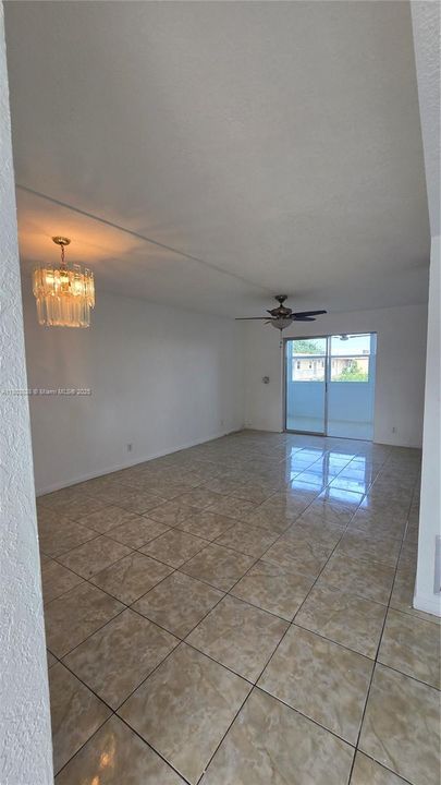 Active With Contract: $79,900 (1 beds, 1 baths, 754 Square Feet)
