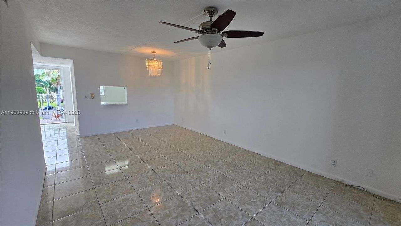 Active With Contract: $79,900 (1 beds, 1 baths, 754 Square Feet)