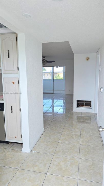 Active With Contract: $79,900 (1 beds, 1 baths, 754 Square Feet)