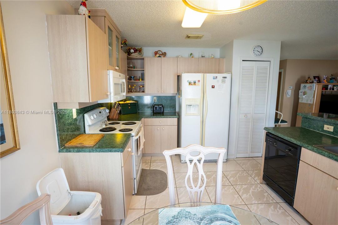 Недавно продано: $549,000 (3 спален, 2 ванн, 2071 Квадратных фут)