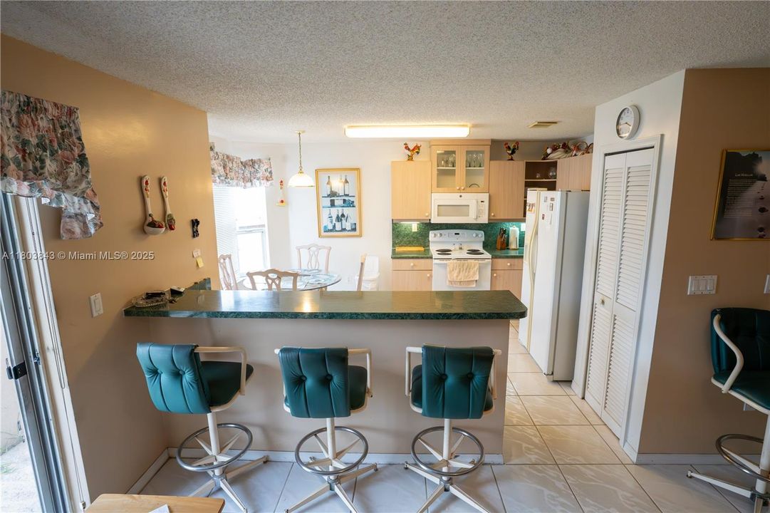 Недавно продано: $549,000 (3 спален, 2 ванн, 2071 Квадратных фут)