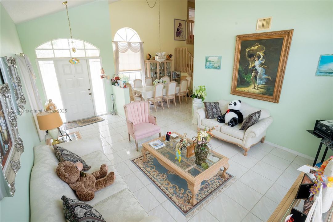 Недавно продано: $549,000 (3 спален, 2 ванн, 2071 Квадратных фут)