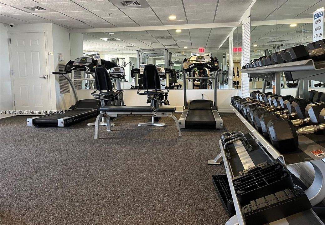 最近售出: $305,000 (1 贝兹, 1 浴室, 710 平方英尺)