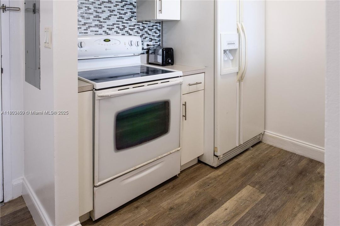 最近售出: $305,000 (1 贝兹, 1 浴室, 710 平方英尺)