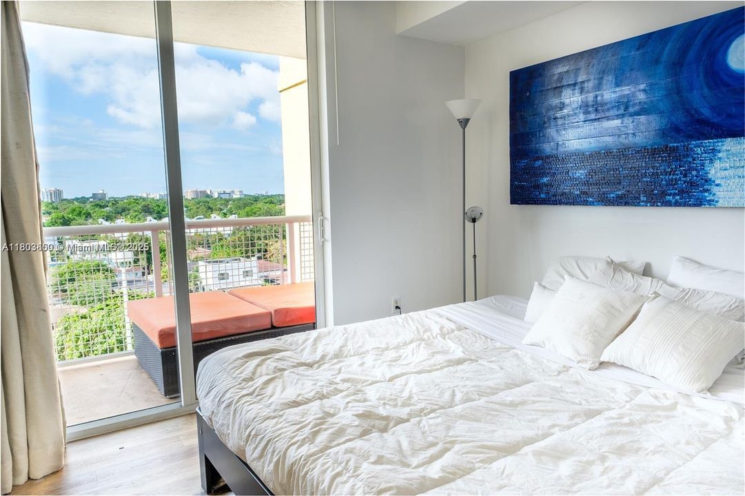 最近售出: $305,000 (1 贝兹, 1 浴室, 710 平方英尺)