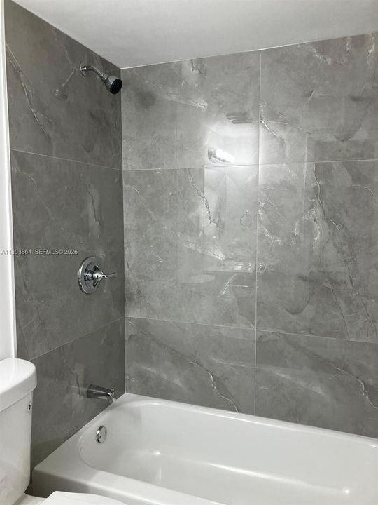 Active With Contract: $140,000 (2 beds, 2 baths, 880 Square Feet)