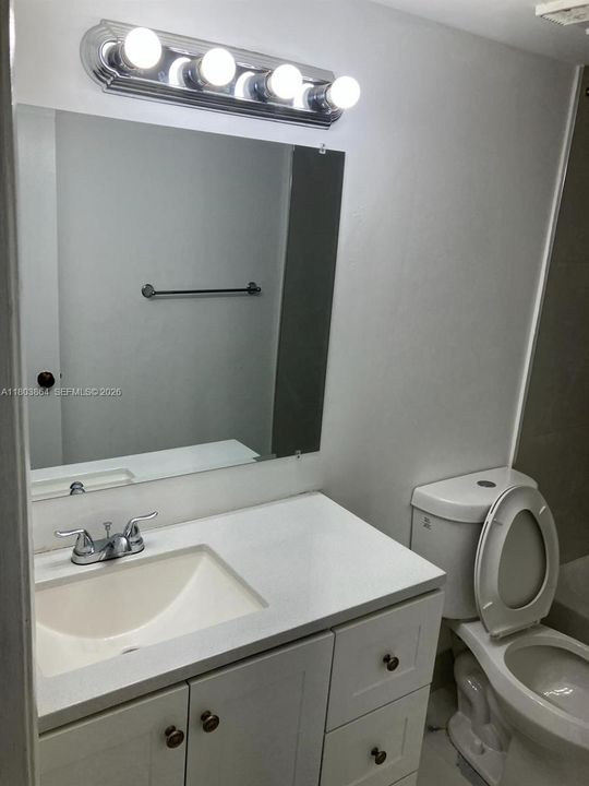 Active With Contract: $140,000 (2 beds, 2 baths, 880 Square Feet)