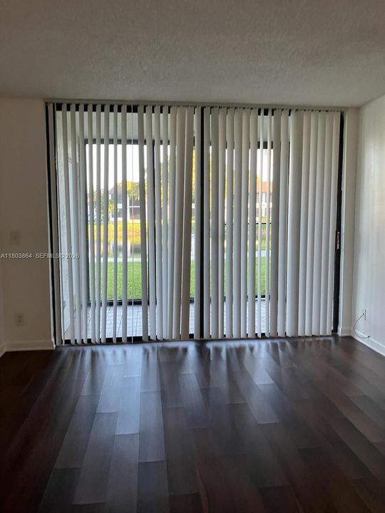 Active With Contract: $140,000 (2 beds, 2 baths, 880 Square Feet)