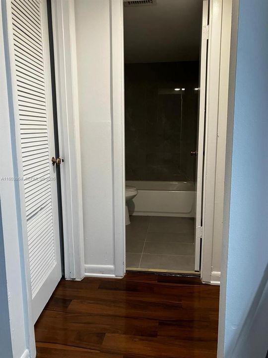 Active With Contract: $140,000 (2 beds, 2 baths, 880 Square Feet)