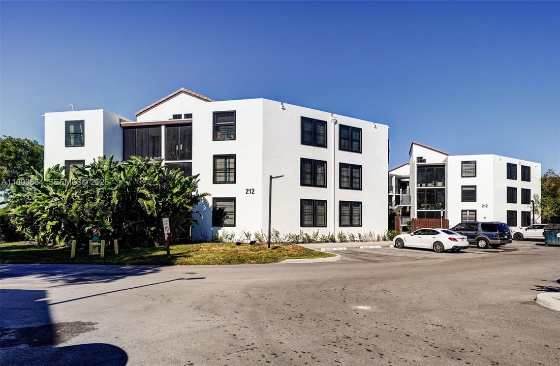 Active With Contract: $140,000 (2 beds, 2 baths, 880 Square Feet)