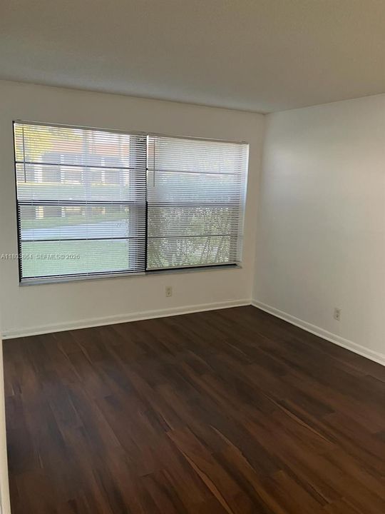 Active With Contract: $140,000 (2 beds, 2 baths, 880 Square Feet)