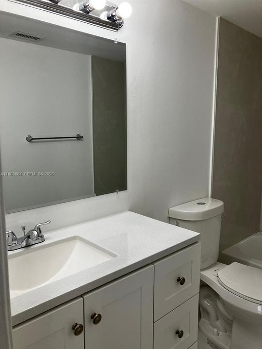 Active With Contract: $140,000 (2 beds, 2 baths, 880 Square Feet)