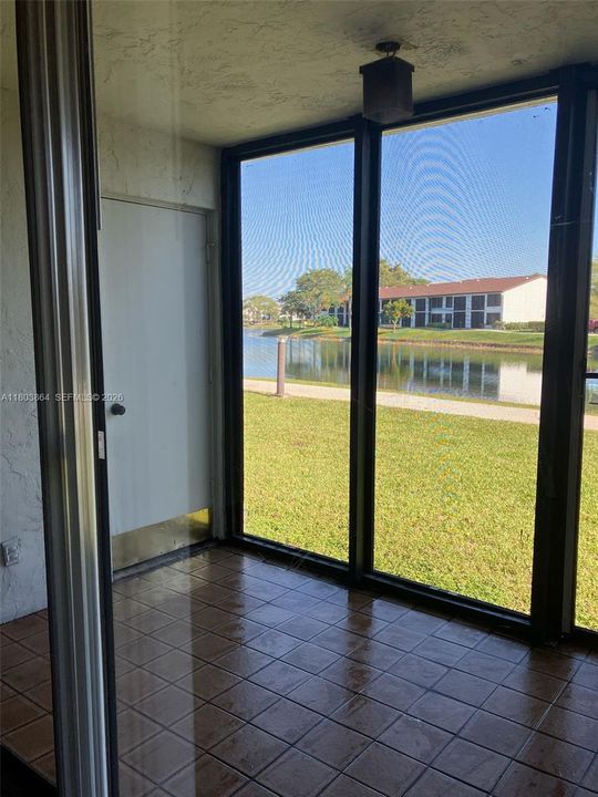 Active With Contract: $140,000 (2 beds, 2 baths, 880 Square Feet)