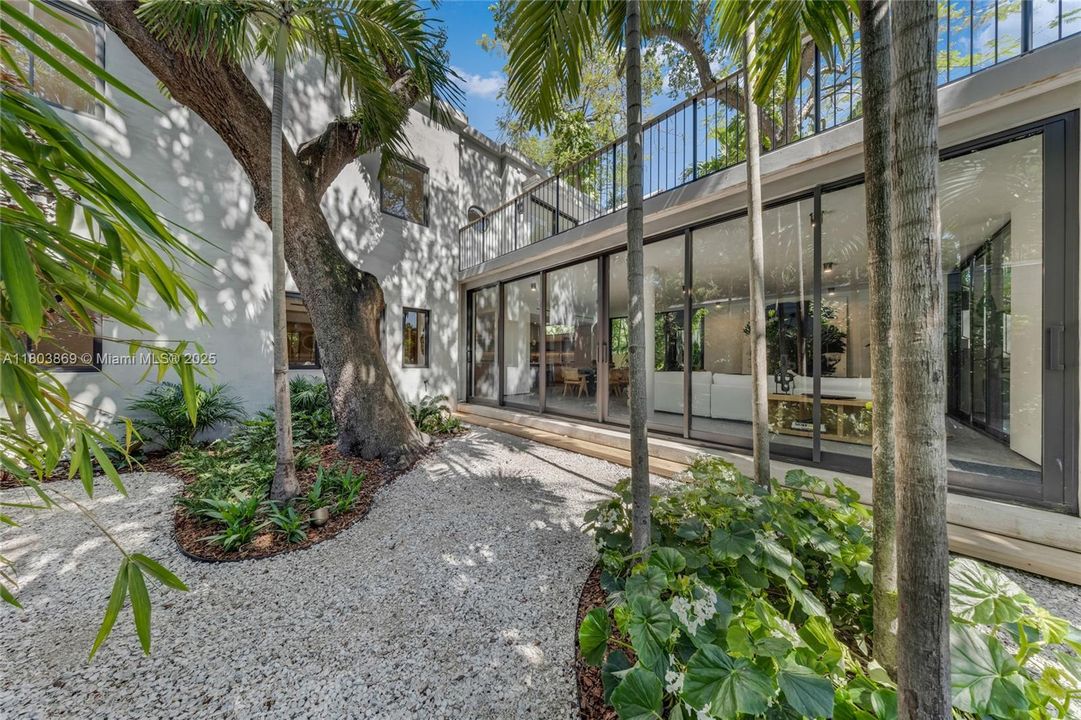 For Sale: $3,995,000 (4 beds, 5 baths, 0 Square Feet)